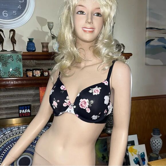 PINK Victoria's Secret Other - PINK Victoria's Secret Wear Everywhere T-Shirt Bra Lightly Lined Underwire 32DD